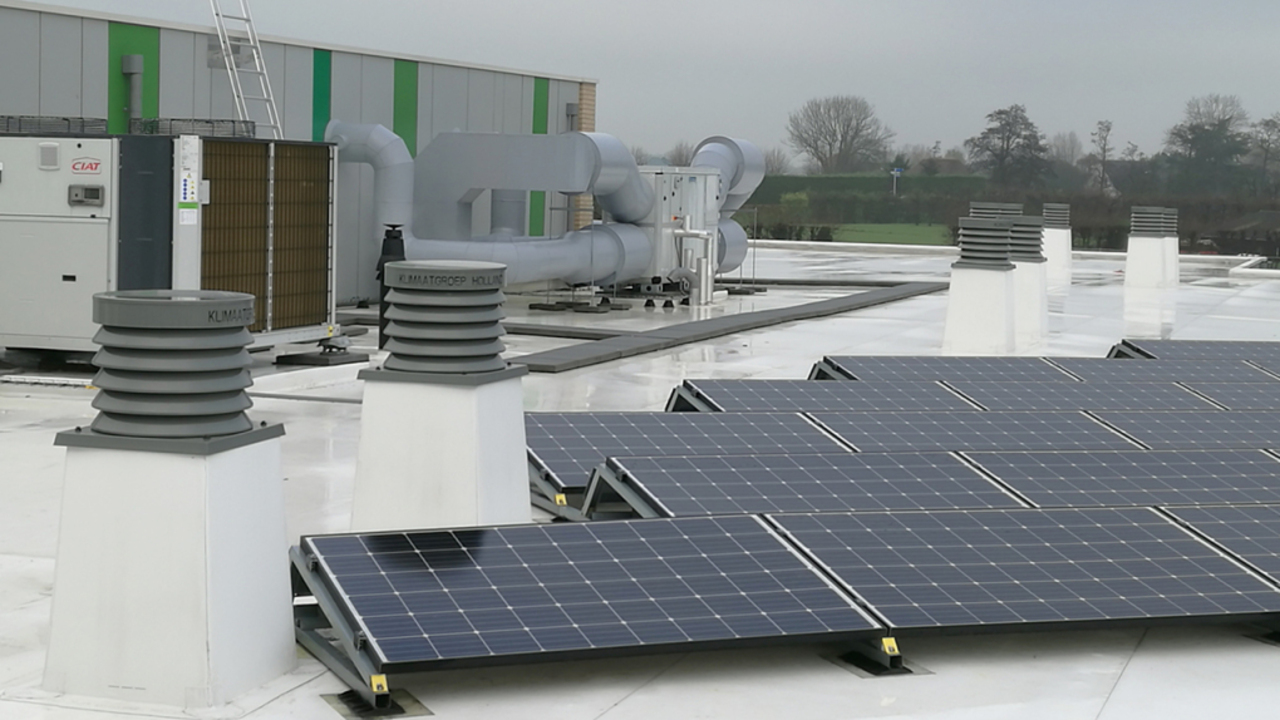 Groene school nóg groener met led en zonnepanelen